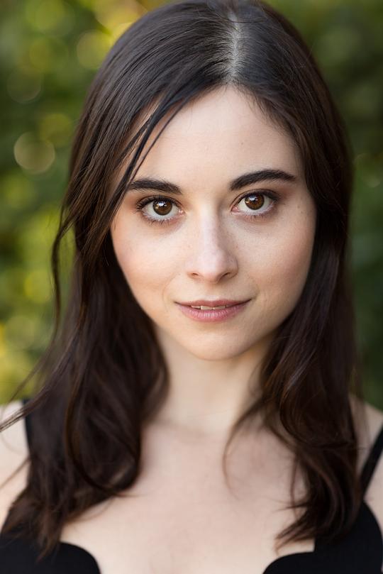 克莱尔·克尼亚兹 Claire Kniaz照片