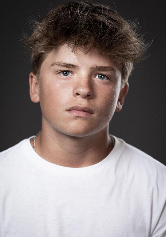 萨顿·约翰斯顿 Sutton Johnston照片