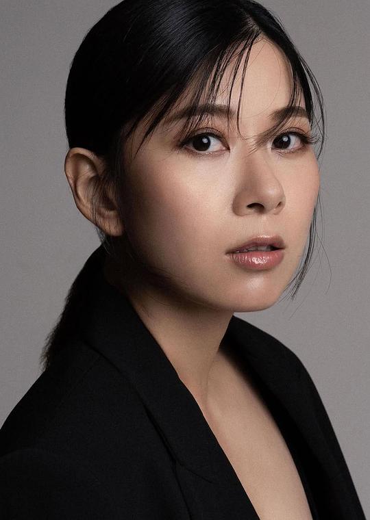 叶中月 Robynn Yip照片