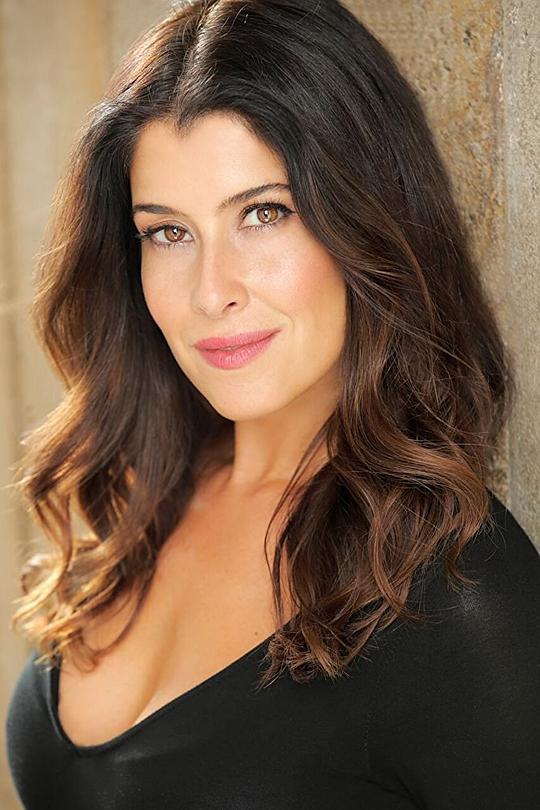 克里奇亚·巴约斯 Krizia Bajos照片