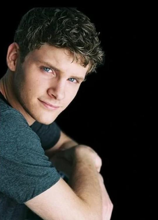 亚历克斯·阿瑟罗 Alex Arsenault照片