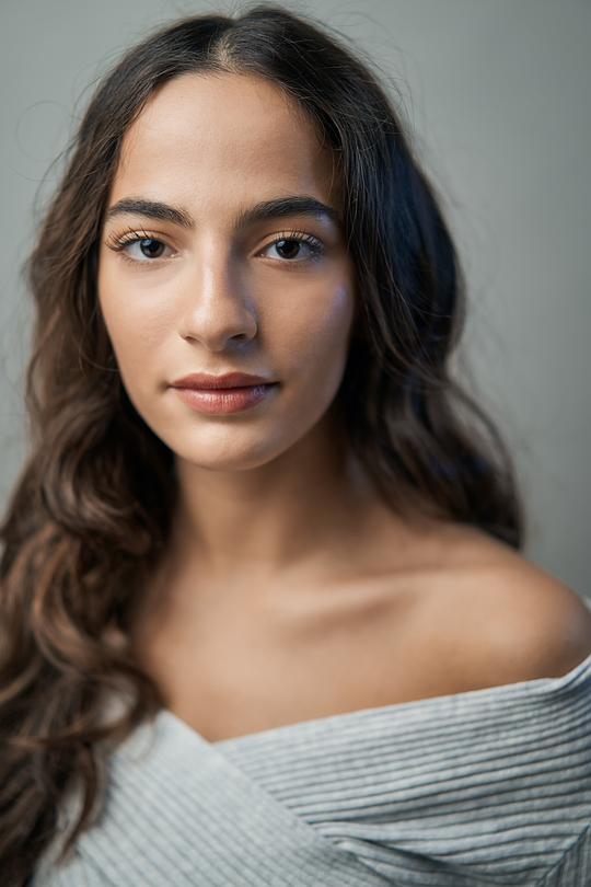 布基特·科穆尔 Buket Komur照片