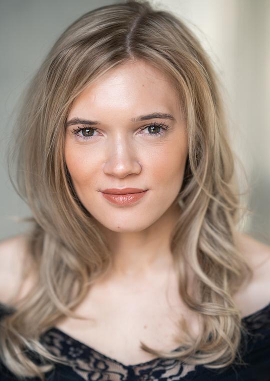 艾米丽·泰布特 Emily Tebbutt照片