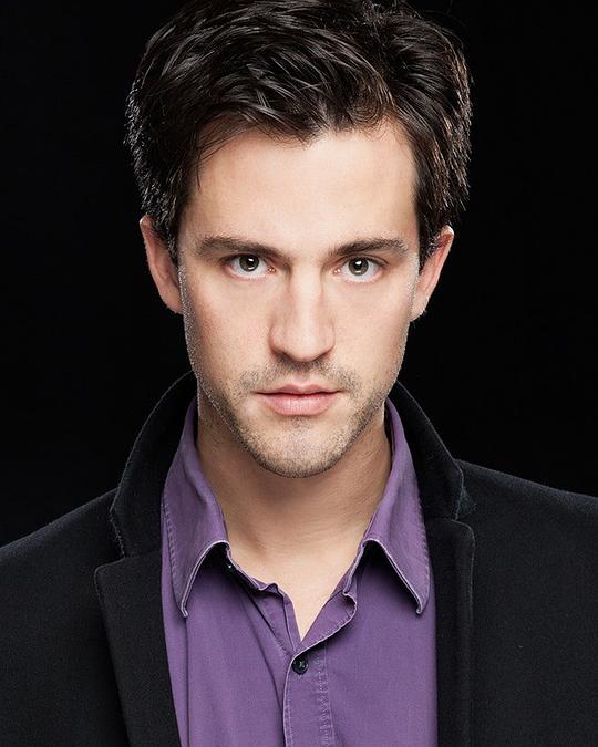 西奥·德瓦尼 Theo Devaney照片