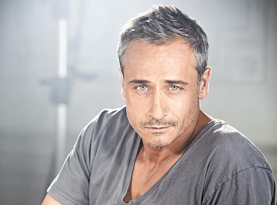 让-米歇尔·蒂尼维力 Jean-Michel Tinivelli照片