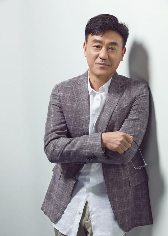 何冰 Bing He照片