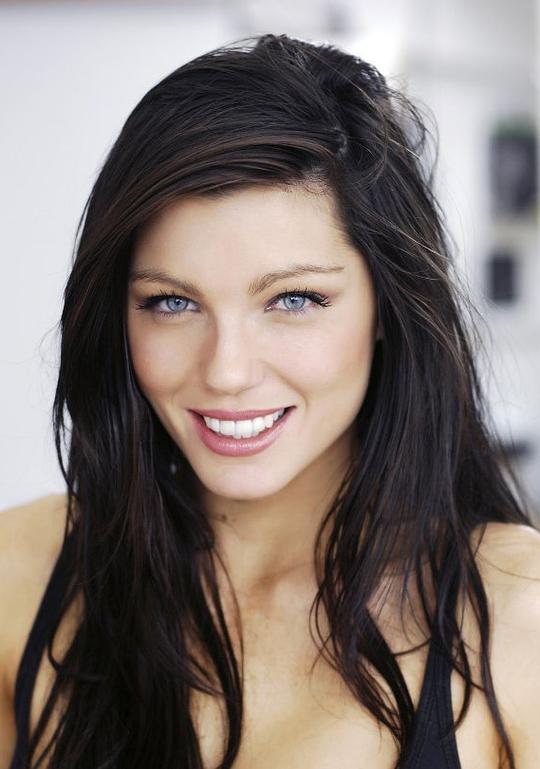 路易斯·克里夫 Louise Cliffe照片