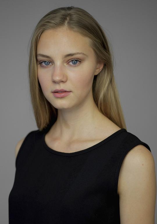 尤利娅·索博尔 Yuliia Sobol照片