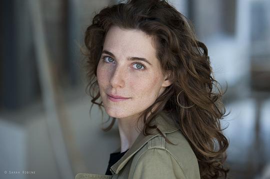 克莱尔·奥利维耶 Claire Olivier照片