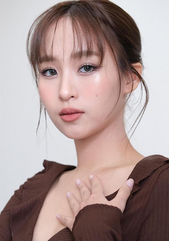 娜拉·帖努啪 Nara Thepnupha照片