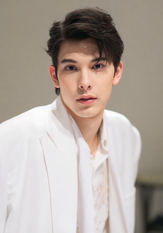 多姆·佩奇丹隆猜 Dom Petchthamrongchai照片