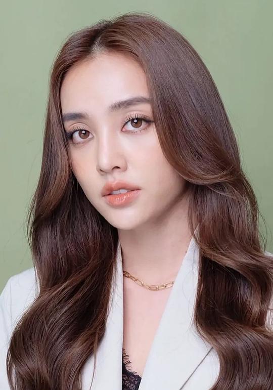 芘扎塔娜·翁沙纳塔纳辛 Pichukkana Wongsarattanasin照片