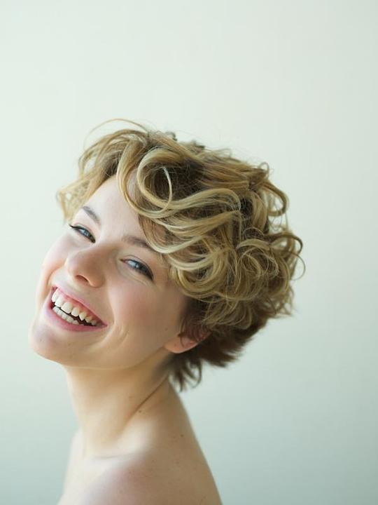 Anna Starshenbaum照片