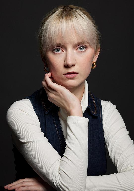 凯蒂·巴多尔 Katie Badour照片