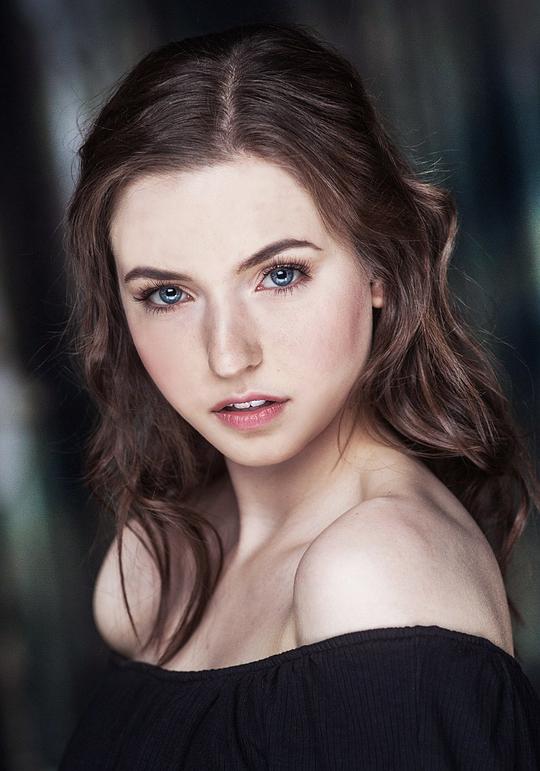 劳拉·阿费尔斯基 Laura Afelskie照片