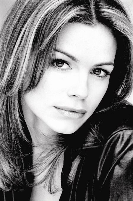 卡罗琳·内龙 Caroline Néron照片