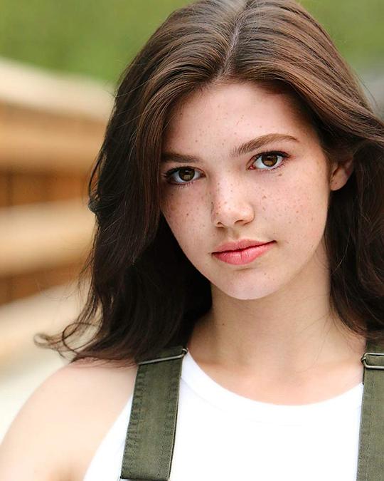 阿莉莎·牛顿 Alisha Newton照片