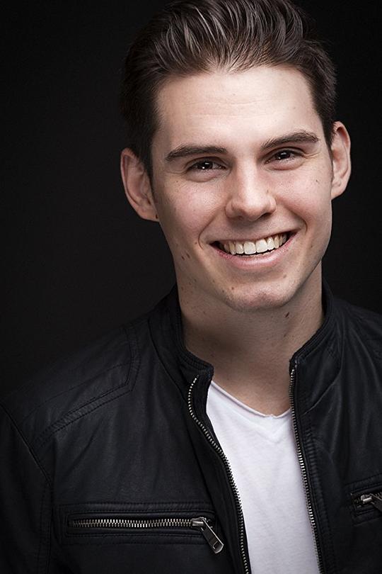 亚历克斯·潘本 Alex Pangburn照片