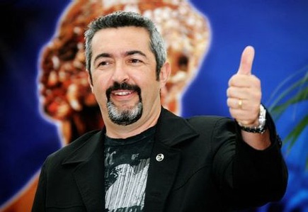 强·卡萨 Jon Cassar照片