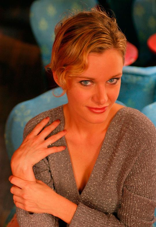 奈莉·阿坎 Nelly Arcan照片