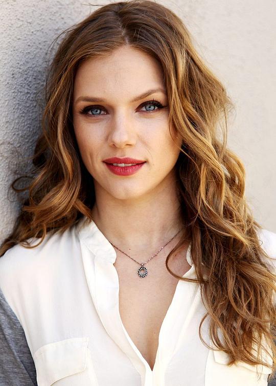崔茜·史皮瑞达可斯 Tracy Spiridakos照片