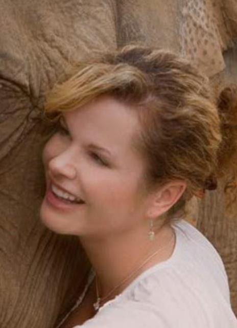 阿米莉娅·金凯德 Amelia Kinkade照片