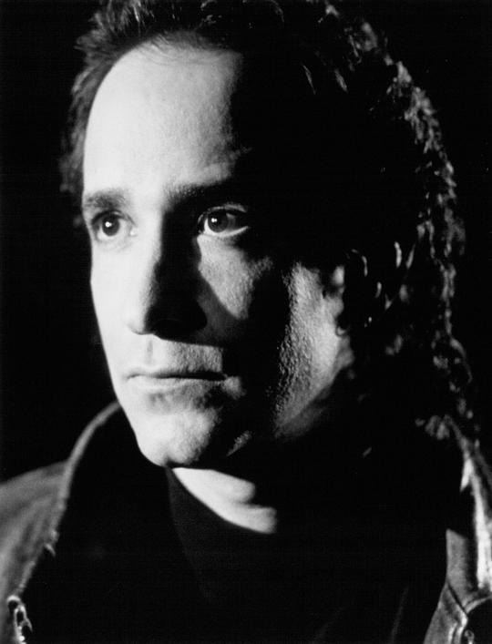 Matthew Laurance照片