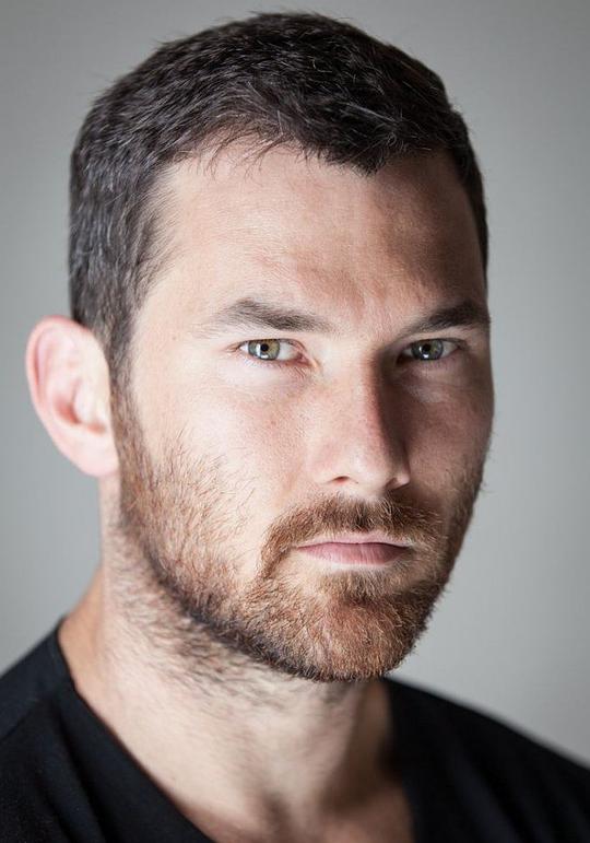 卢克·麦肯齐 Luke McKenzie照片