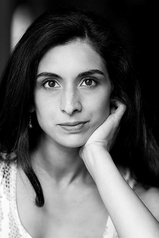 索尼娅·苏瑞思 Sonya Suares照片