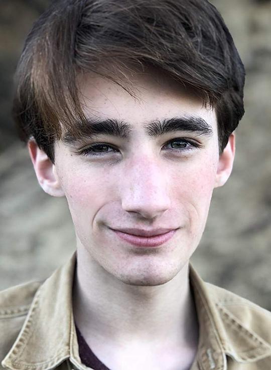 西奥·泰普里兹 Theo Taplitz照片