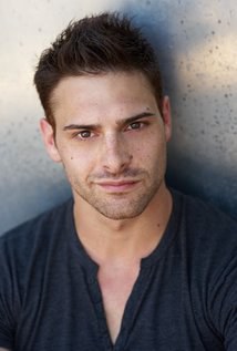 尼古拉斯·冈恩 Nicholas Gunn照片