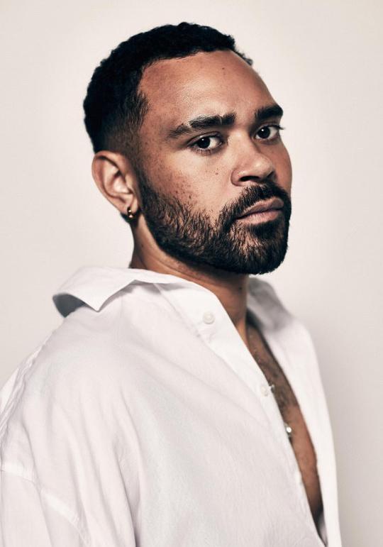 伊莱·斯温德尔 Ilai Swindells照片