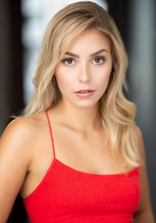 凯特·梅休 Kate Mayhew照片