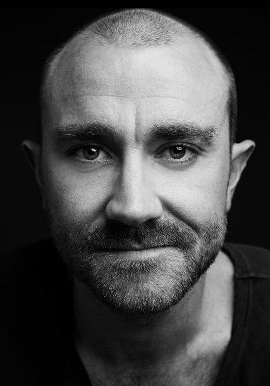 乔希·麦康威尔 Josh McConville照片