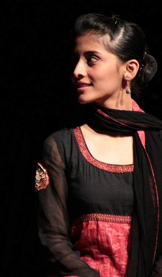 Anula Navlekar照片