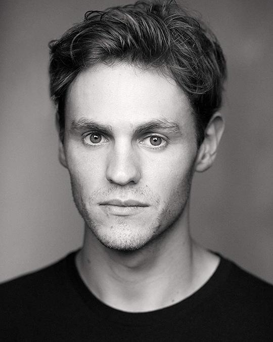 查利·维克斯 Charlie Vickers照片