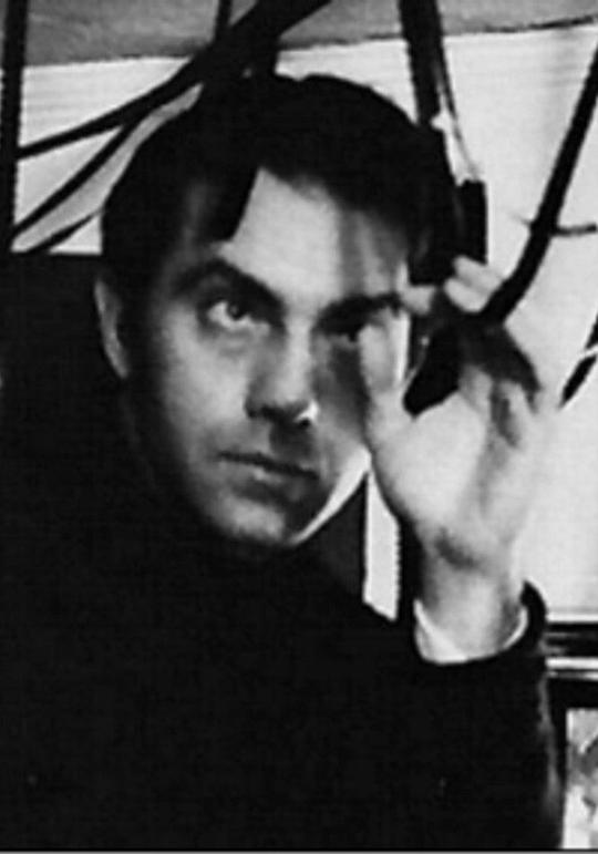 格雷戈里·马科普洛斯 Gregory J. Markopoulos照片