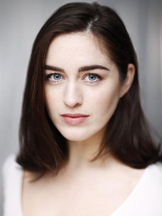 丹尼尔·嘉利甘 Danielle Galligan照片