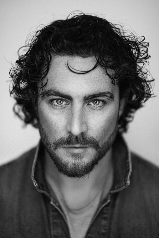 劳伦斯·欧弗林 Laurence O'Fuarain照片