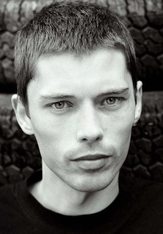 西蒙·斯塔何 Simon Staho照片