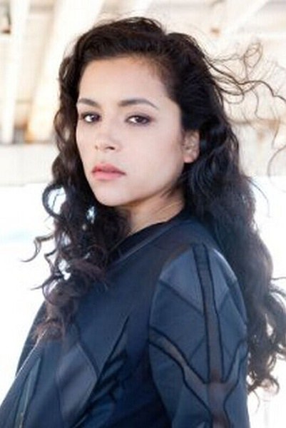 艾米莉·里奥斯 Emily Rios照片