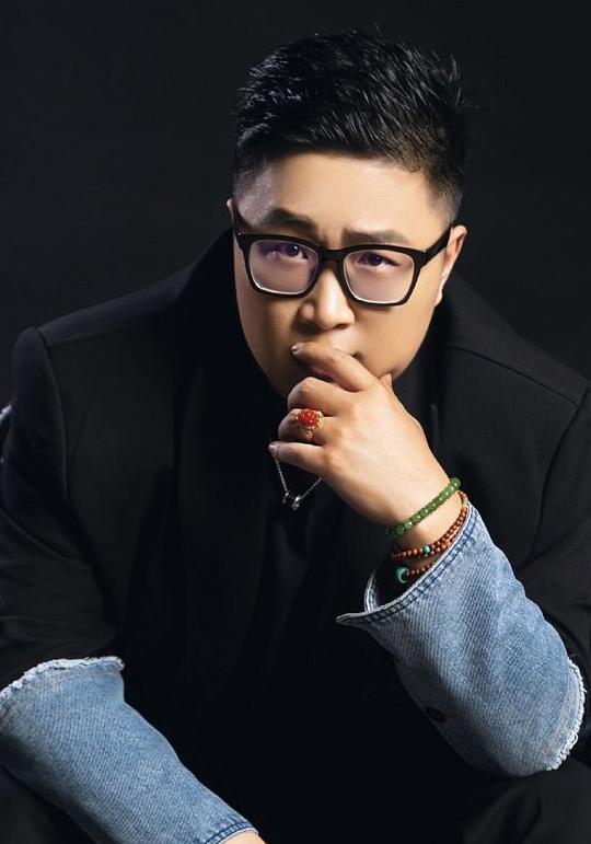 苗壮 Zhuang Miao照片