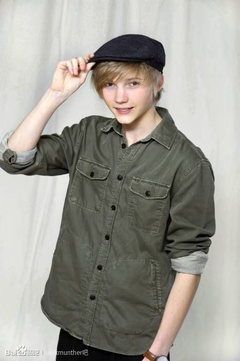 乌尔里克·巩特尔 Ulrik Munther照片