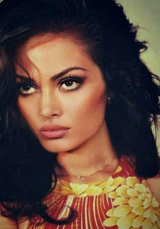 图尔甘·苏莱伊 Türkan Soray照片