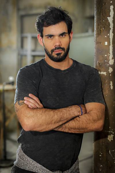 朱利安诺·卡扎雷 Juliano Cazarré照片