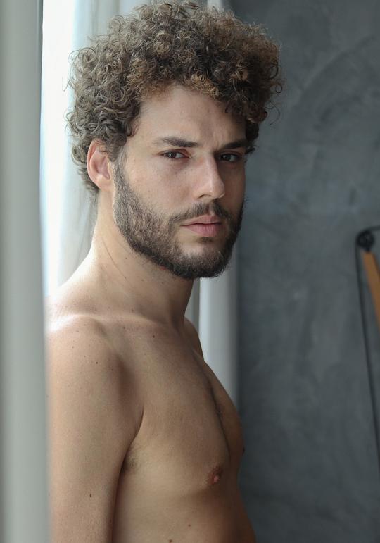 布鲁斯·德·阿劳约 Bruce de Araújo照片