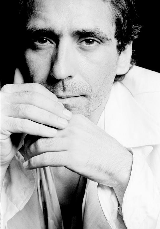 Neville de Almeida照片