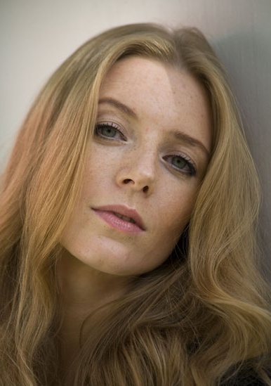 格莱·贝 Gry Bay照片