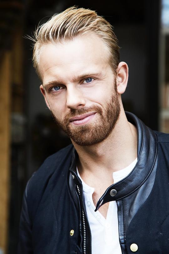 迈斯·尤鲁迈 Mads Hjulmand照片