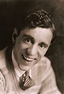 查理·霍尔 Charlie Hall照片